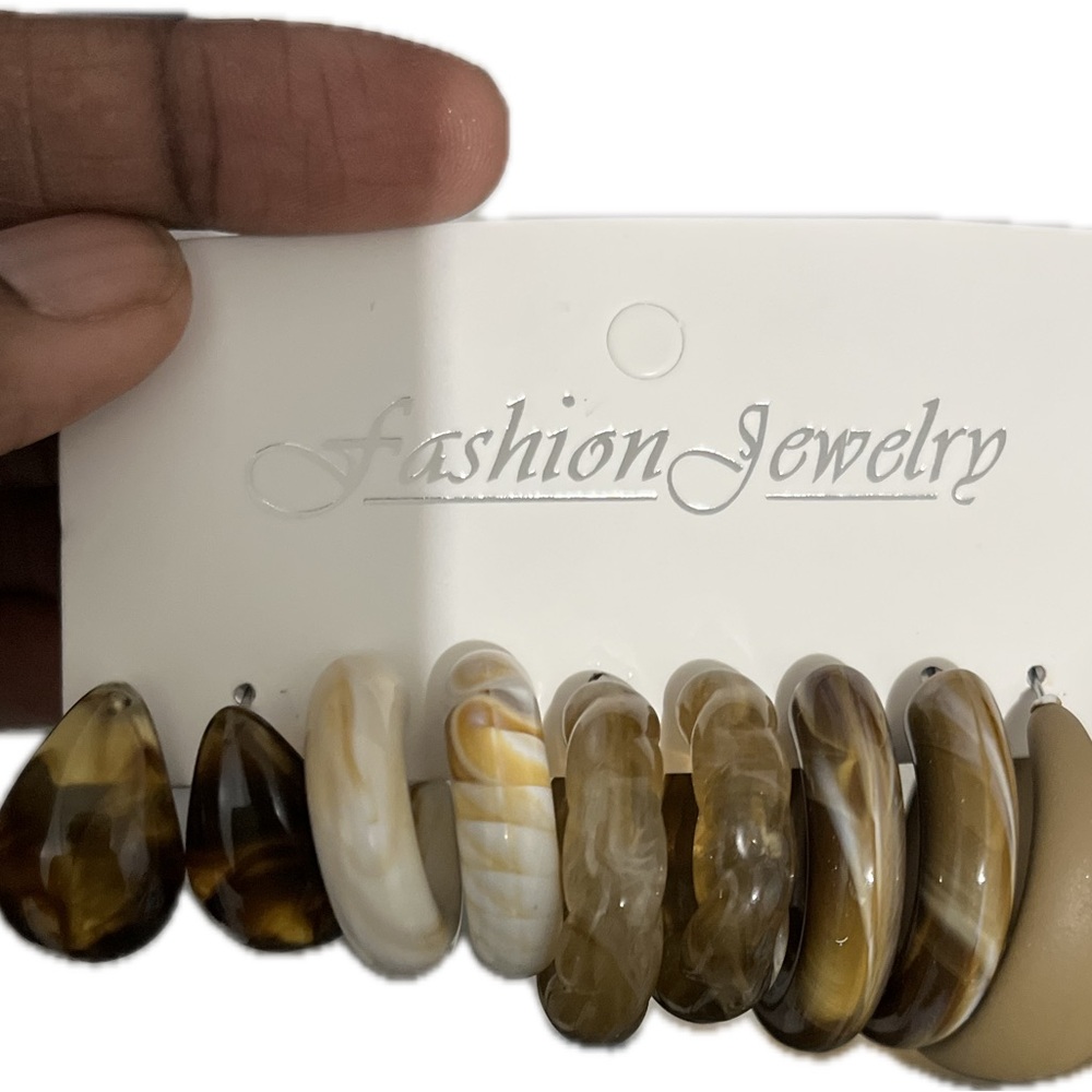 Fashion Jewelry Brown and Cream Earrings with Unique Design